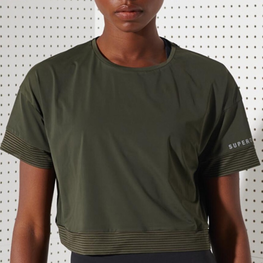 Superdry cropped workout shirt - Picture 2 of 6